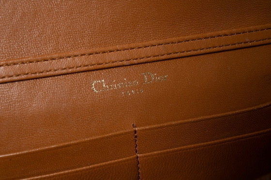 Image 1 of Bolso de hombro mini con cadena y tachuelas de Dior.
