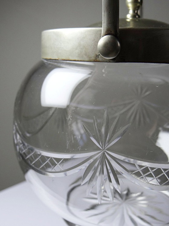 Image 1 of Vaso/bonbonniere antico boemo a forma di bolla in cristallo inciso e metallo argentato, 1920-1940.