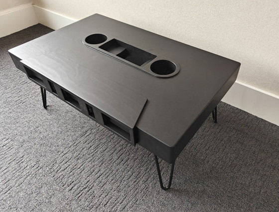 Image 1 of Mesa de centro hecha a mano con forma de casete: diseño único del fabricante de muebles (#3)