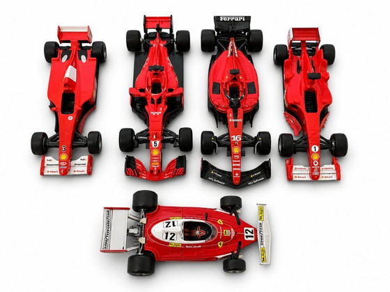 Image 1 of Lotto di 14 modellini di auto da Formula 1 Ferrari.