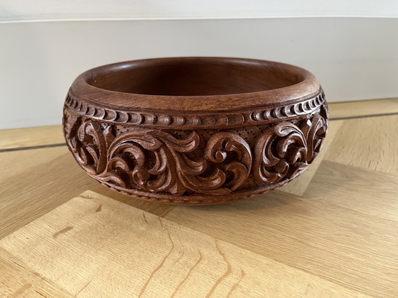 Image 1 of Ciotola in legno intagliata a mano d'epoca