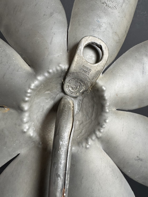 Image 1 of Fleur murale étains du Dauphin années 70