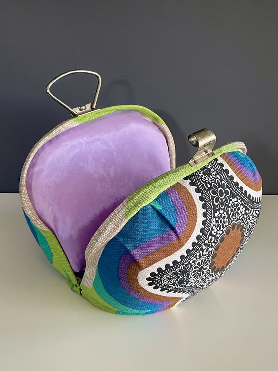 Image 1 of Copriteiera vintage con stampa floreale retrò e interno lilla