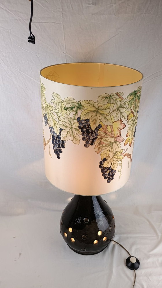 Image 1 of Lampada da terra vintage in ceramica anni '70 con paralume firmato - stile Germania Ovest, motivo a uva, design di metà secolo