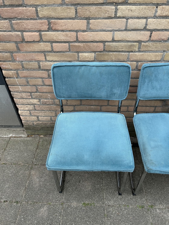 Image 1 of 4 Stühle mit geripptem Stoffbezug und verchromtem Rohrgestell