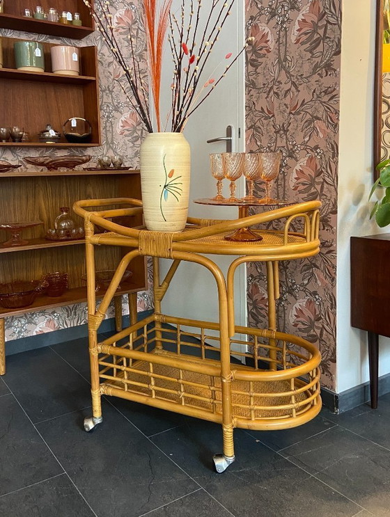 Image 1 of Chariot de service en rotin vintage
