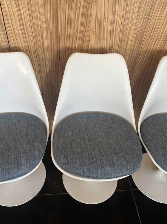 Image 1 of 4 x Tulip Chair Knoll international