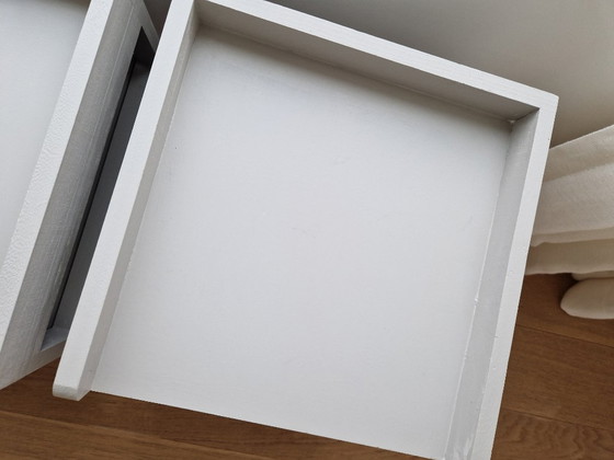 Image 1 of 2 comodini laccati grigio chiaro