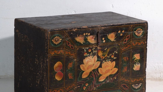 Baúl antiguo pintado en madera de pino – China, circa 1900 – Armarios de almacenamiento, Iron (photo 3 of 40)