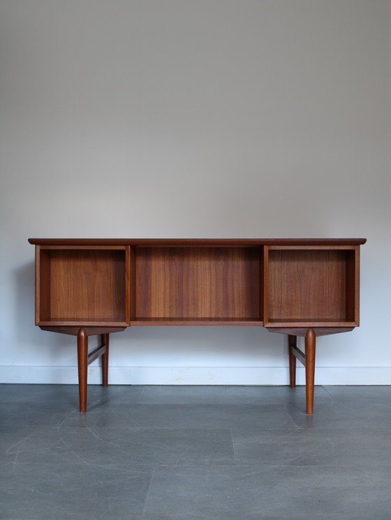 Vintage Deens vrijstaand bureau in teak – Wood (photo 5 of 10)