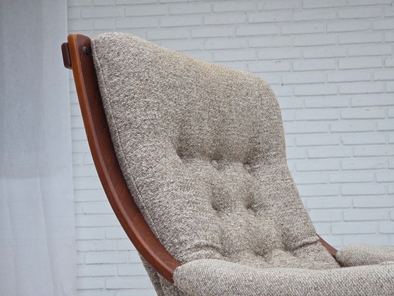 Image 1 of Fauteuil uit de jaren 70, Noors design, stof van een wollen mix, gebogen hout.