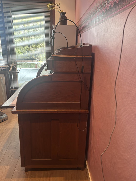 Image 1 of Een antieke/vintage eiken secretaire/ archiefkast, van rond 1900-1920.