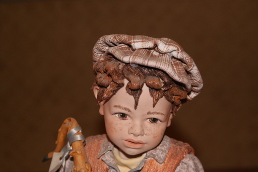 Statuette eines Jungen mit Saxophon in Capodimonte