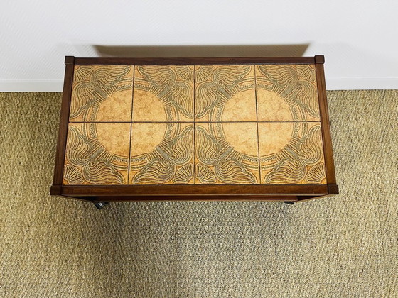 Image 1 of Table basse vintage en teck et céramique à roulettes, 1960