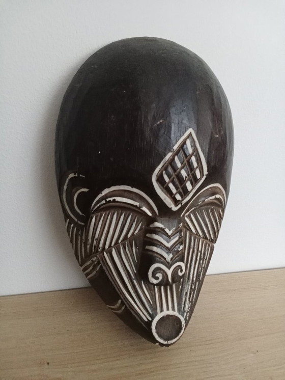 Image 1 of Bijzonder Wit Geschilderd Inheems Wandmasker