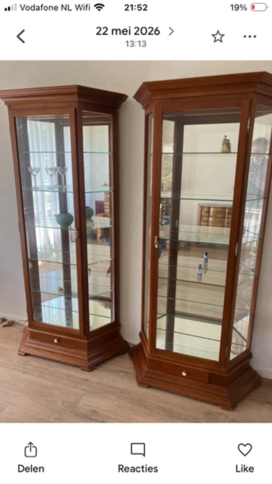 Image 1 of Vitrines classiques sur mesure avec éclairage intégré.
