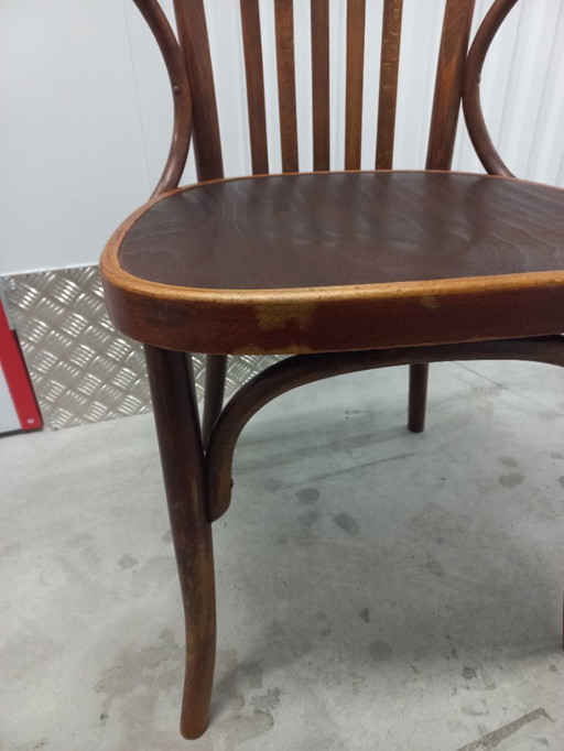 Stoel met armleuningen in Thonet-stijl