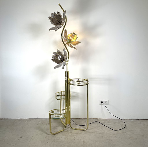 Golden lotus lamp with 3 tiers