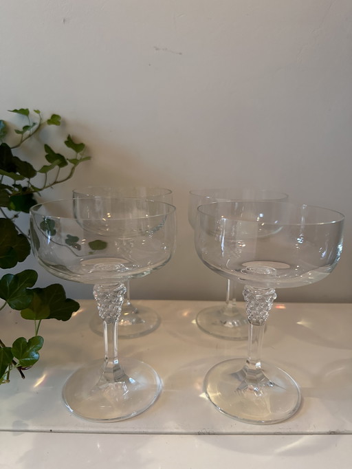 Verres à champagne coupés en cristal