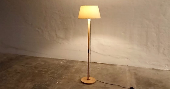 Image 1 of lampadaire vintage à base en bois