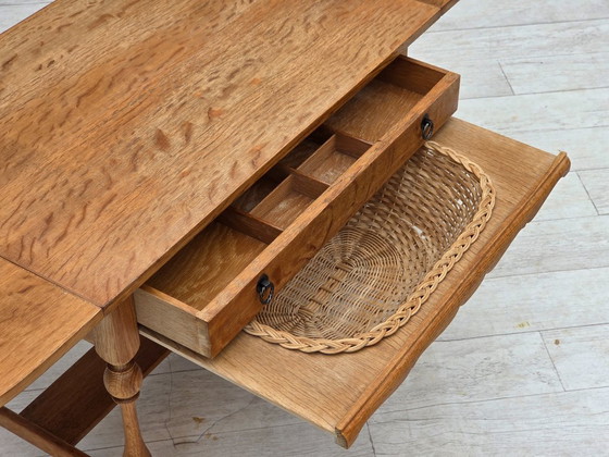 Image 1 of Años 70, mesa de centro danesa plegable, madera de roble, ratán, estado original.