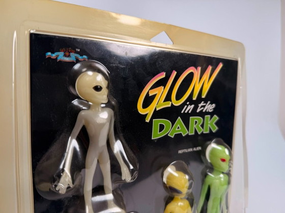 Shadowbox Glow Alien Gift Set – Glow | 1988 – Dekorative Objekte, Paper, Plastic (photo 3 of 5)