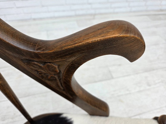 Image 1 of Deense fauteuil met hoge rugleuning, opnieuw bekleed, meubels koeienhuid, eiken.