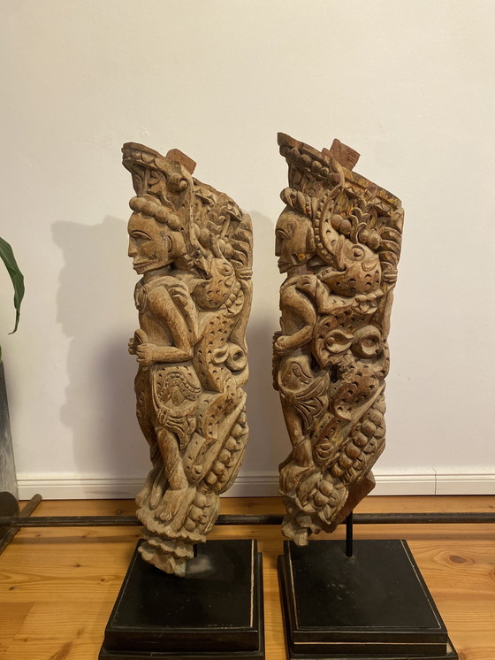 Image 1 of 2 große Massivholzbauelemente aus der Mogulzeit als dekorative und wertige Skulpturen