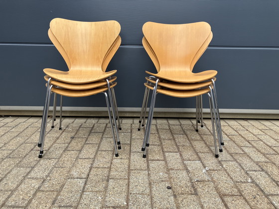 Image 1 of Fritz Hansen series 7 Butterfly chairs natural wood 1988