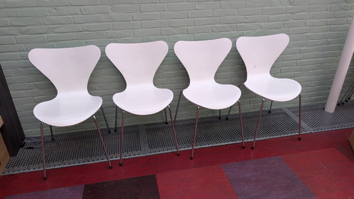 4 x butterfly chair Fritz Hansen White