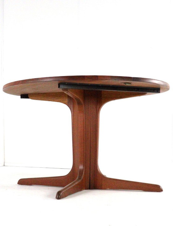 Image 1 of Round extendable teak dining table Danish