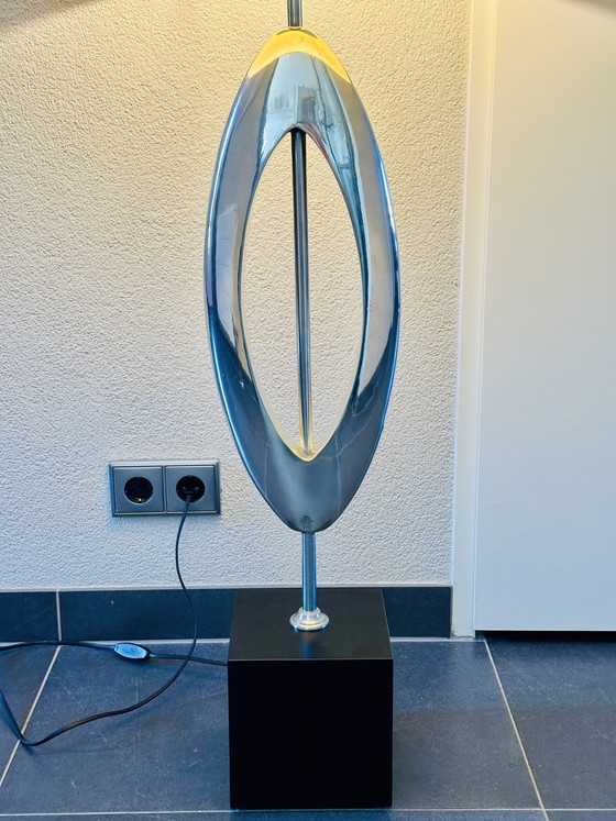 Image 1 of Lampe de table sculptée Manhattan Large