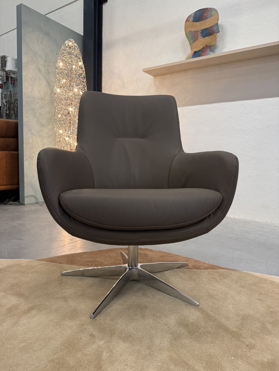 Image 1 of Poltrona girevole Gealux Coral in pelle color tortora