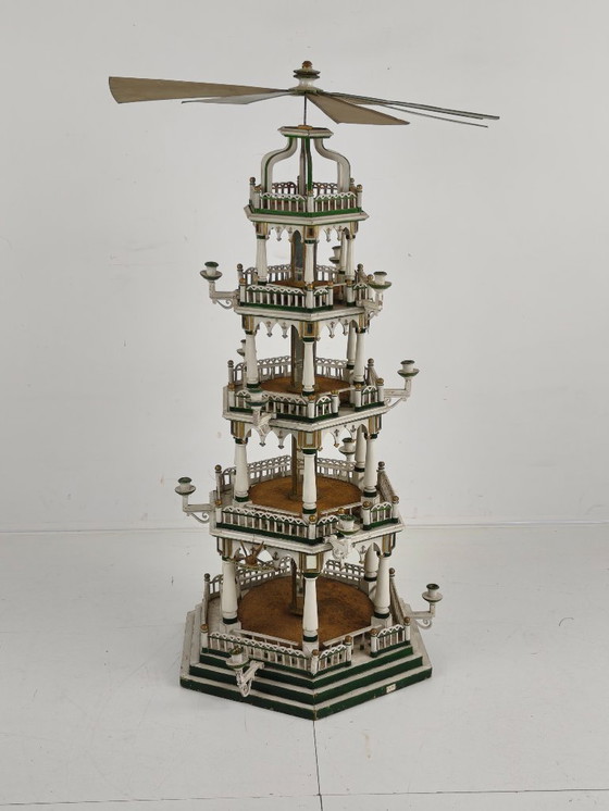 Image 1 of Pirámide navideña artesanal del siglo XIX – Arte popular