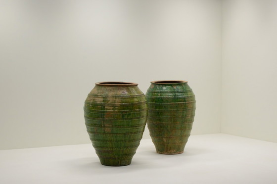 Image 1 of Set van 2 grote Toscaanse vazen uit begin 16e eeuw, Italië