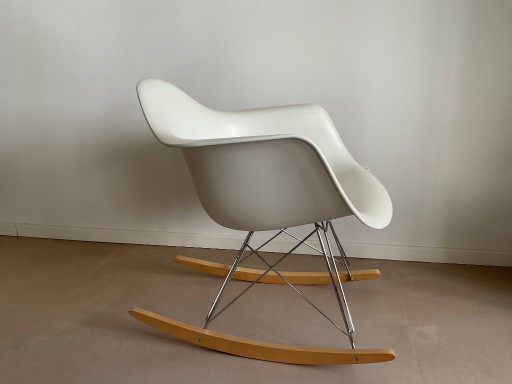 Vitra Eames RAR Schaukelstuhl – Original – Weiß/Chrom – kuipstoelen, Plastic, Metal