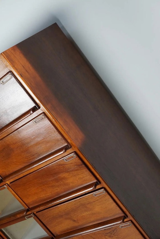 Image 1 of Gran armario de mercería antiguo holandés de madera noble, década de 1930