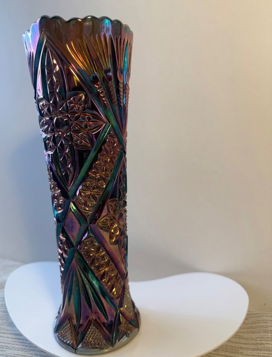 Image 1 of Vase ancien Brockwitz « Étoile incurvée » en verre irisé bleu cobalt • 24,5 cm • Bon état vintage