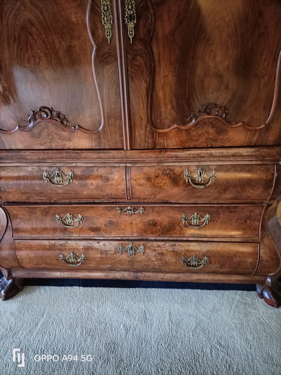 Image 1 of Large Baroque Antique Cabinet / Display Cabinet – Walnut Root Veneer – Bombe Drawers