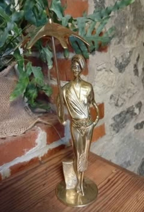 Statuetta Art Déco in ottone massiccio – Elegante donna con ombrellino – Oggetti decorativi, Brass (photo 5 of 5)