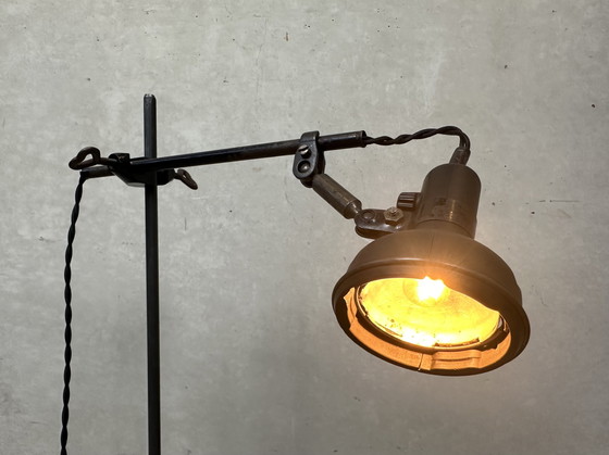 Image 1 of Lampada da tavolo industriale in bachelite - Singer