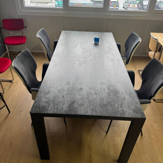 Edge 2.0 – Bert Plantagie, Tables de salle à manger (photo 3 of 3)