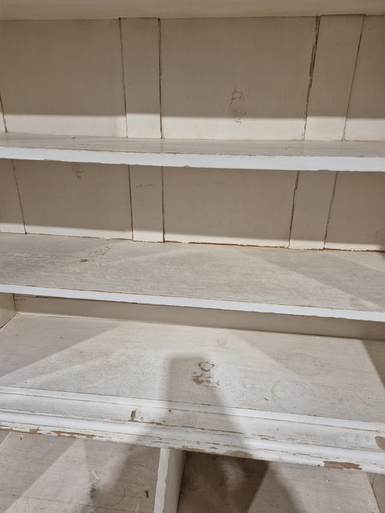 Image 1 of Vecchia credenza rurale in pino con vetri tagliati