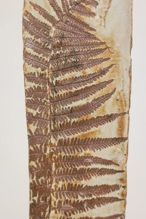 Image 1 of Vaso in gres in stile brutalista con decorazione vegetale. Anni '70.