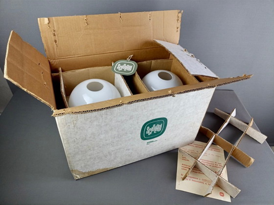 Image 1 of Gaetano Sciolari 1970s dos apliques de cromo y pantallas de cristal. Nuevo de stock antiguo.