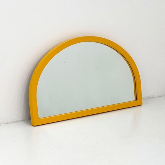 Image 1 of Specchio con cornice ad arco giallo di Anna Castelli Ferrieri per Kartell, anni '80