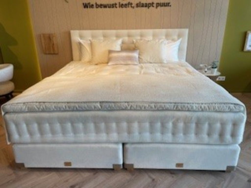 Mattsons - Elegance boxspring 210x210 incl. hoofdbord (medium/firm)