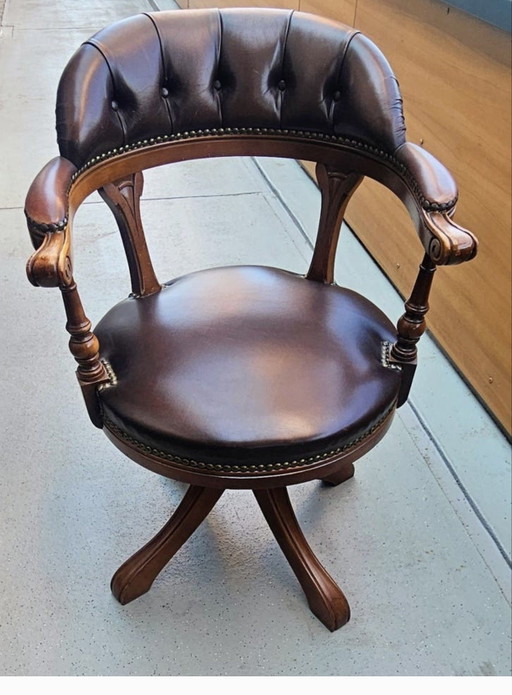 Chesterfield captains chair