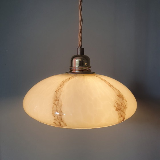 Image 1 of Lampada a sospensione vintage in vetro opalino effetto marmo, in stile Art Déco.
