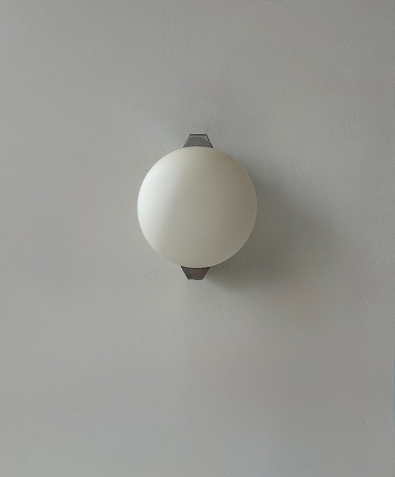 Image 1 of Coppia di applique vintage, metallo spazzolato e vetro opalino, Francia, 1990